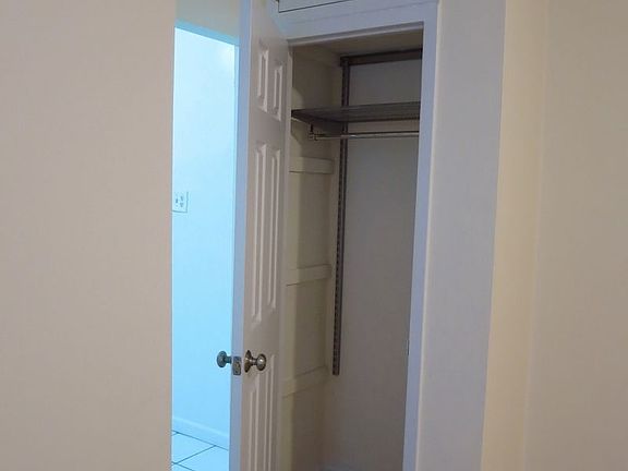 4th image of 230 E 78th St APT 15