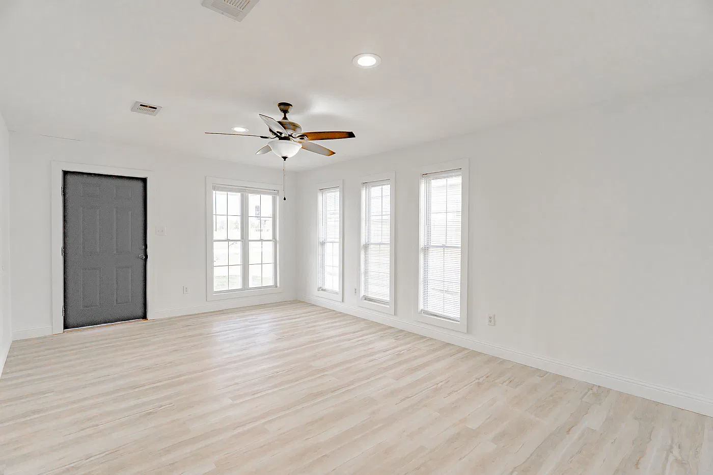 3 bed, 1382 sqft, $1,500 — Photo 2
