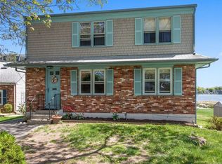 126 Riverside Dr, Riverside, RI 02915