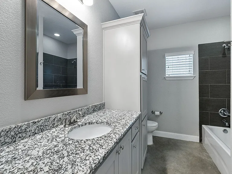 2832 Forest Park Blvd — Photo 9