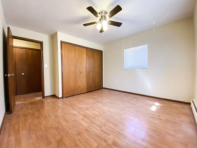 Hallwood Manor Apartments — Photo 24