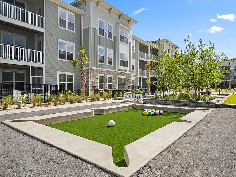 The Quinn Luxury Apartments — Photo 7