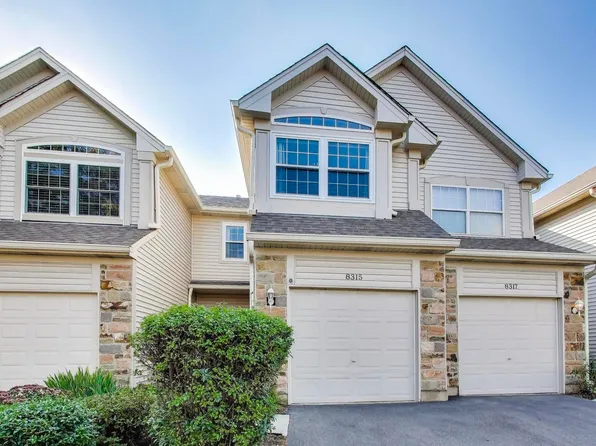 8315 Sierra Woods Ln, Carpentersville, IL 60110