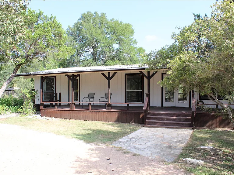 630 Hillsedge Rd — Photo 2