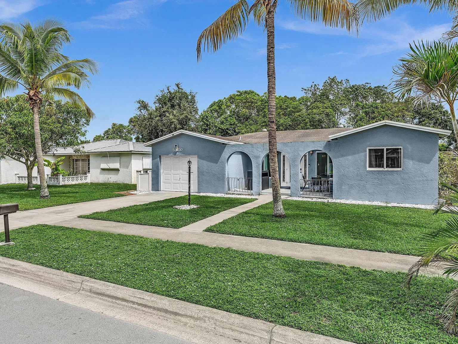3 bed, 2.0 bath, 2005 sqft, $3,500 — Photo 4
