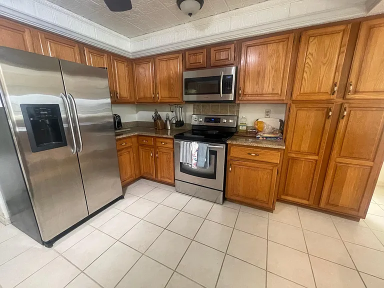 Kitchen-Common Area