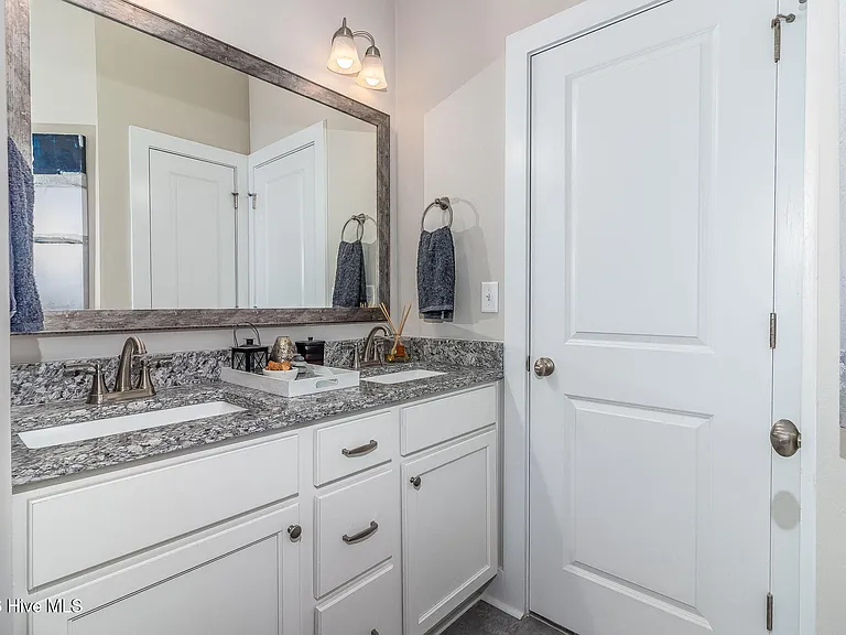 2630 Laurens St — Photo 36