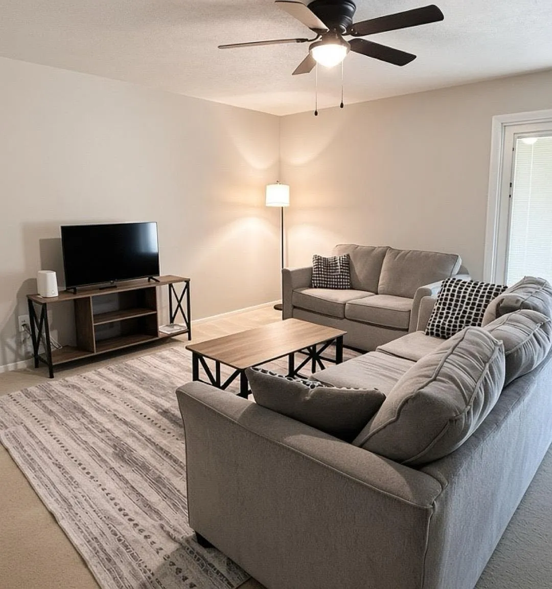 3 bed, 2.0 bath, 1300 sqft, $1,009 — Photo 3