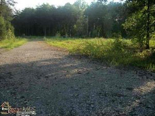 2nd image of 32 Oak Lane Dr