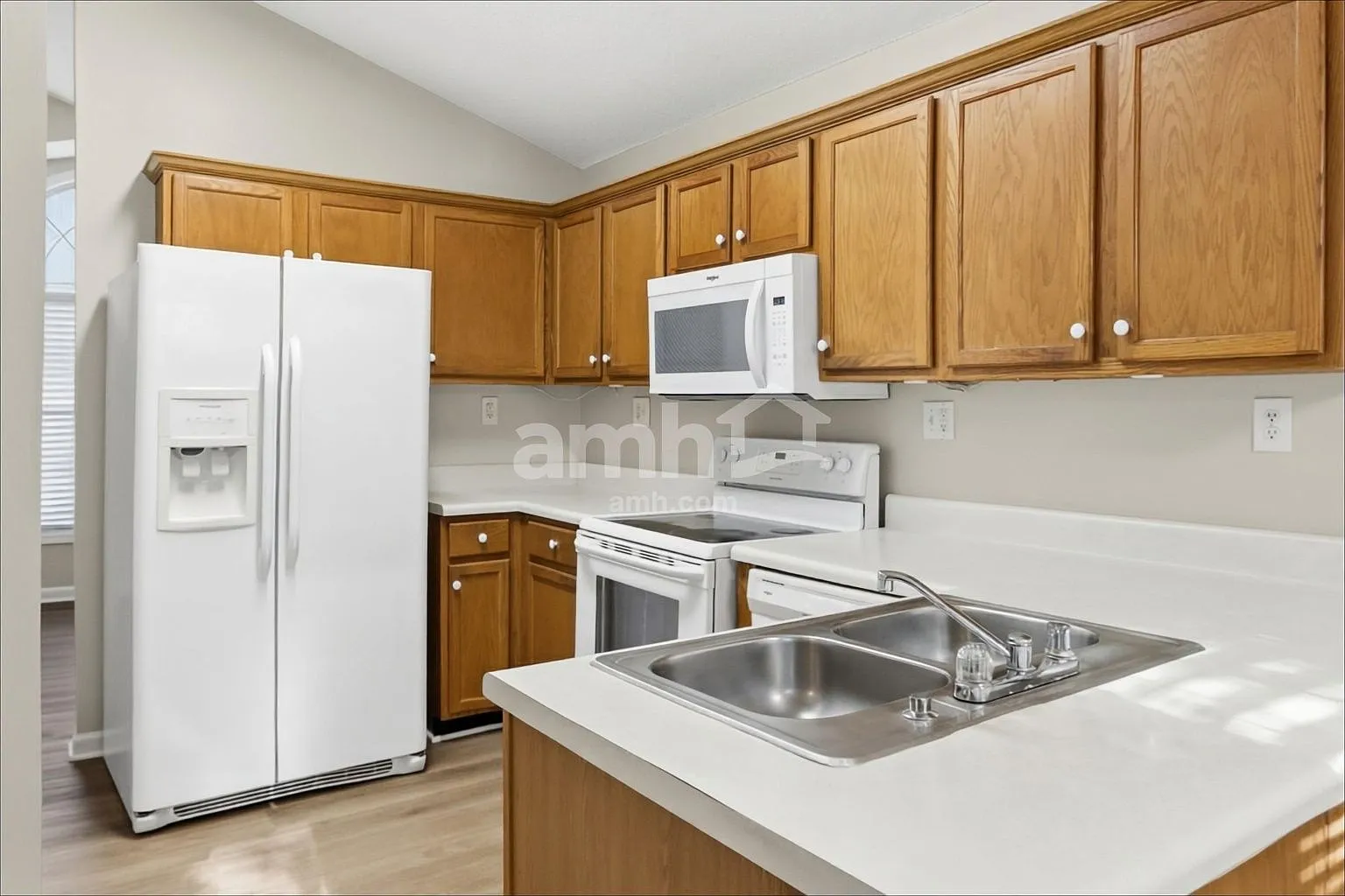3 bed, 2.0 bath, 1502 sqft, $2,020 — Photo 3