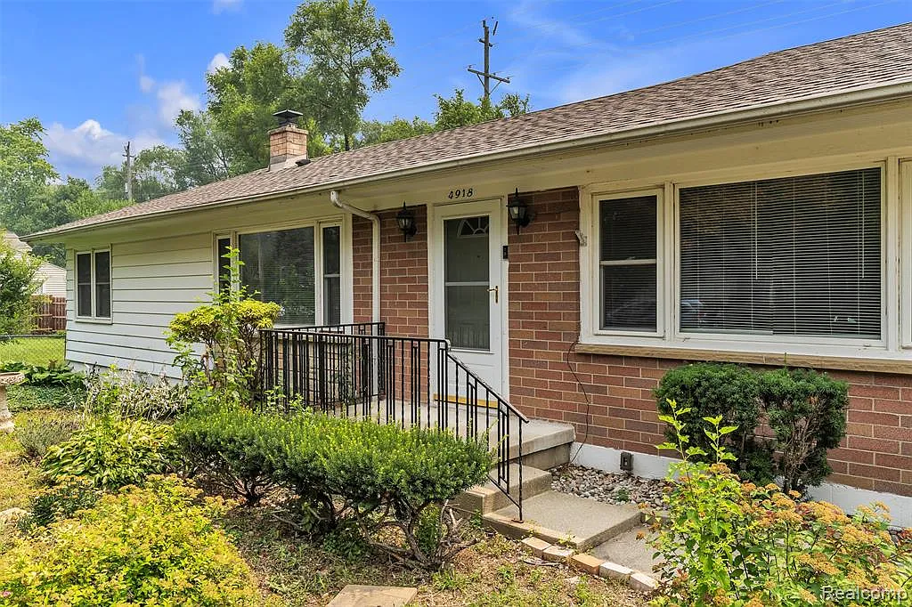 4 bed, 2.0 bath, 1934 sqft, $2,800 — Photo 4