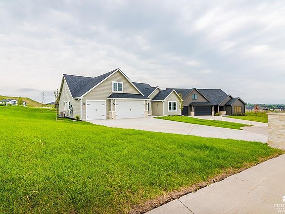 3rd image of 5414 Nicklaus Cir