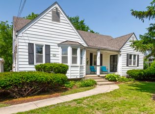 1305 Daly Rd, Wheaton, IL 60187