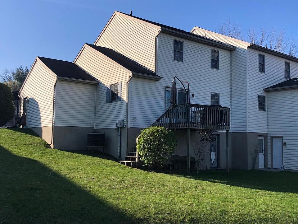 2nd image of 49 Clover Ct
