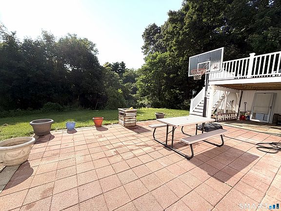 4th image of 400 Evergreen Avenue
