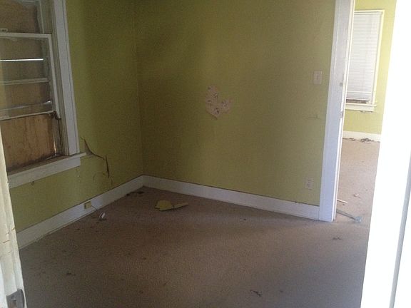 3rd image of 1900 E 59th St