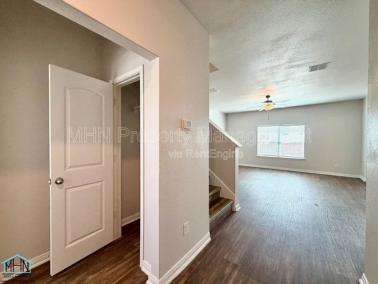 10950 Chippewa Trce — Photo 11