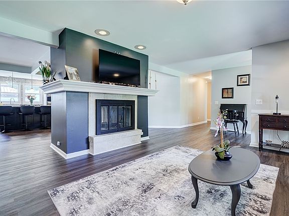 4th image of 17 Hilltop Dr