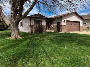522 W 7th St, Pierre, SD 57501