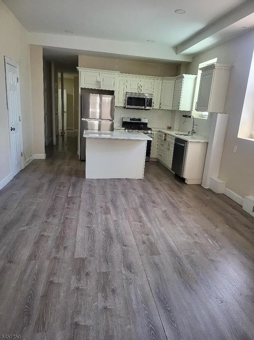 2 bed, 2.0 bath, $2,100 — Photo 1