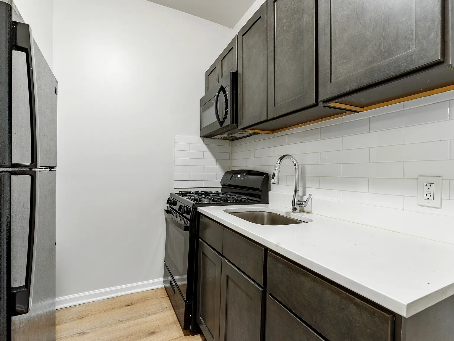 2 bed, $1,900 — Photo 2