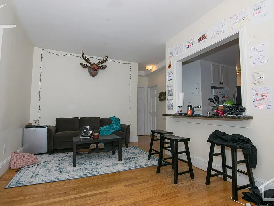 60 Thatcher St #3B