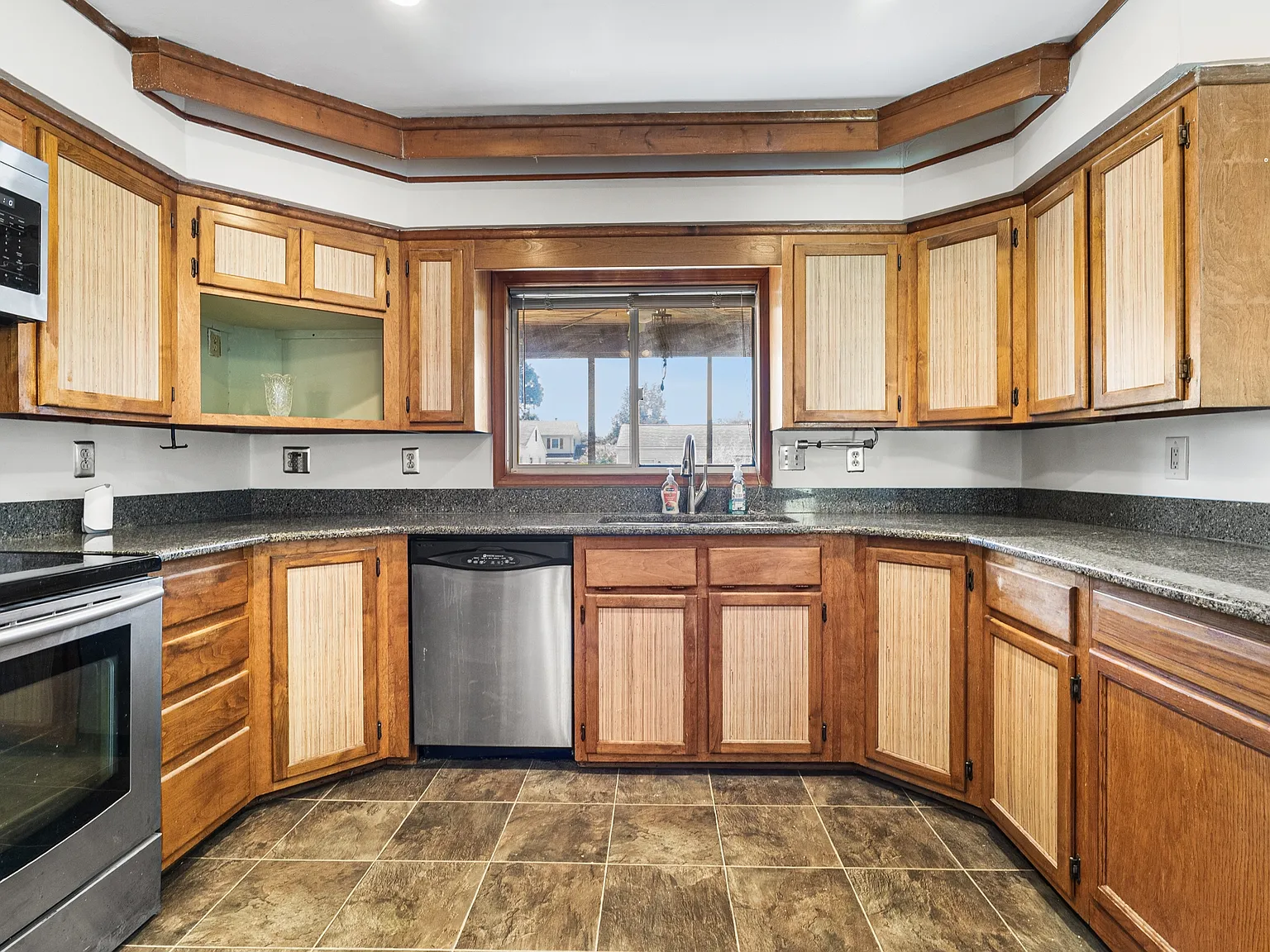 CZ3449 Petunia Crescent - 1 — Photo 2