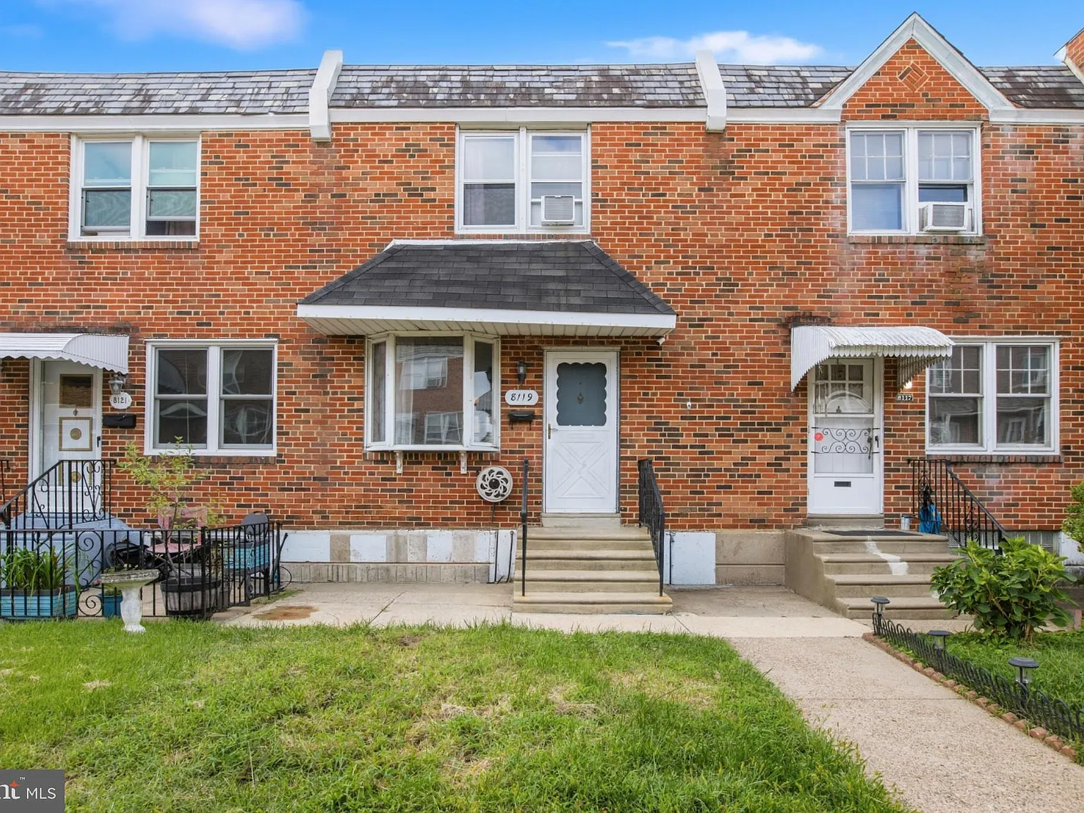 2 bed, 1.0 bath, 906 sqft, $1,750 — Photo 1