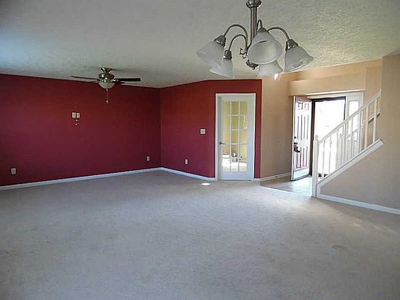 3rd image of 7668 Pipestone Dr