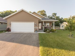2217 Ridgedale Dr SE, Alexandria, MN 56308