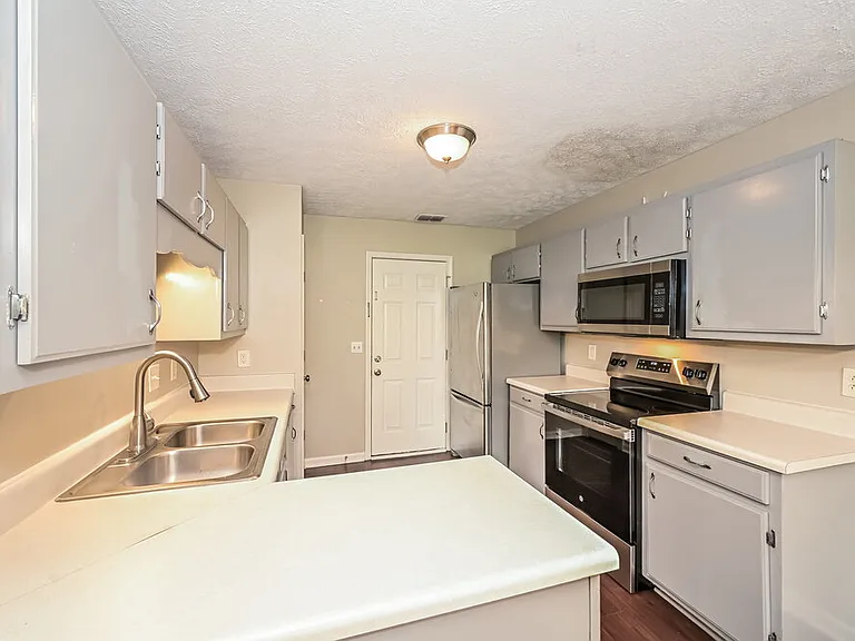 2911 Boyle Ct — Photo 7