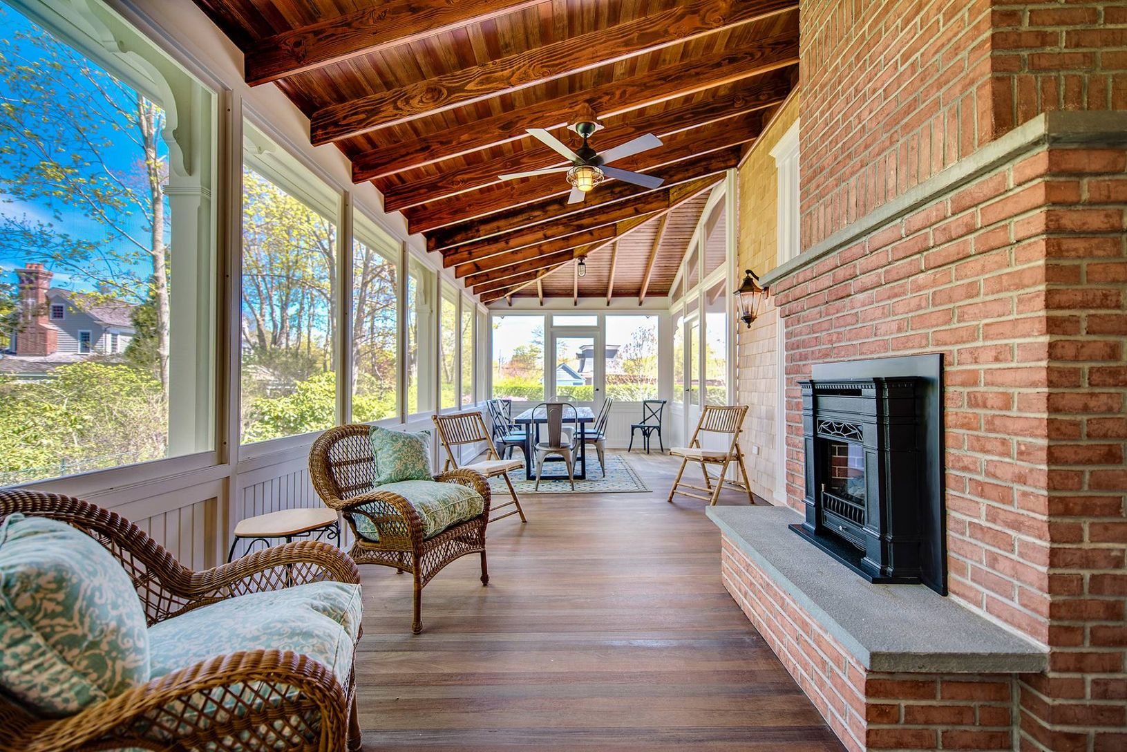  Screened porch with dining