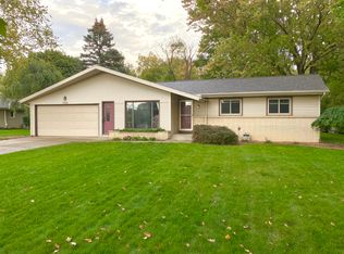 7786 Chickadee Dr, Jenison, MI 49428