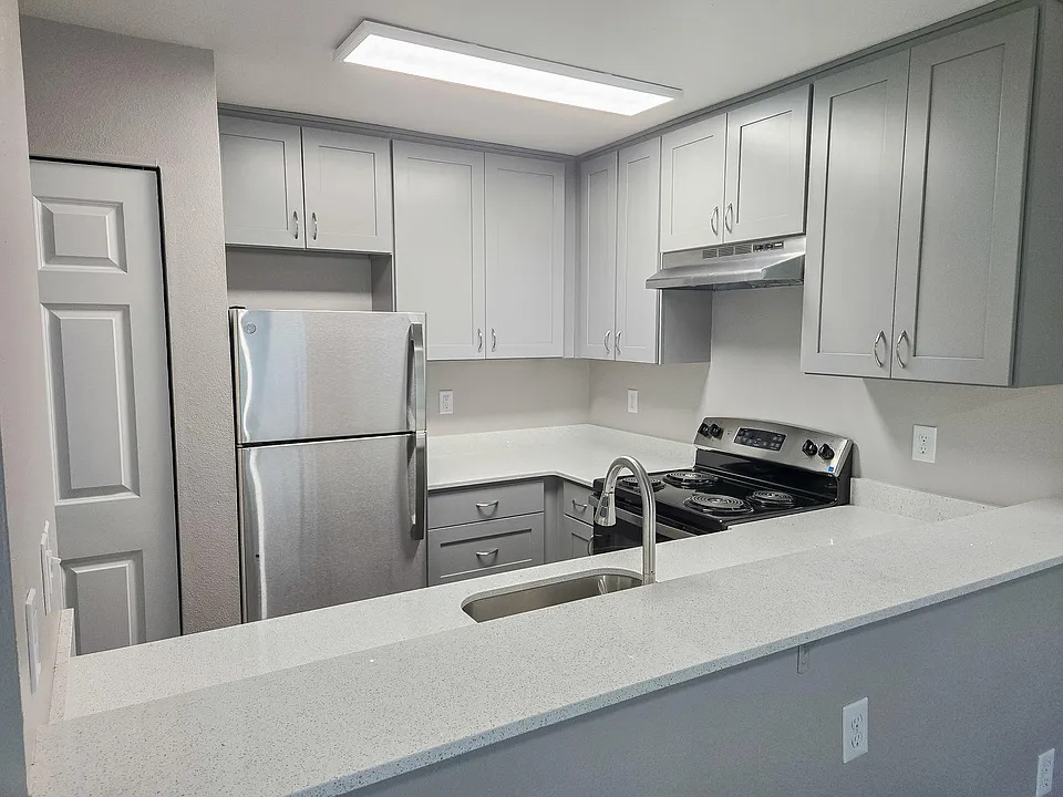 Bristol Square Apartments