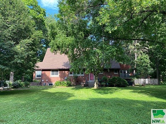 3rd image of 3900 Country Club Blvd