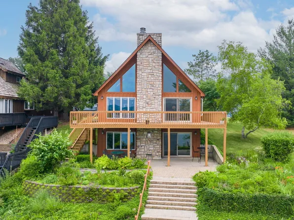 1537 Lake Holiday Dr, Sandwich, IL 60548