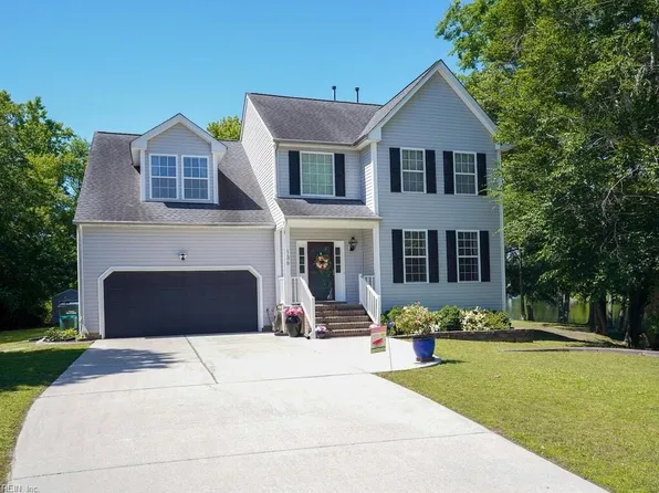 136 Lakes Edge Dr, Suffolk, VA 23434