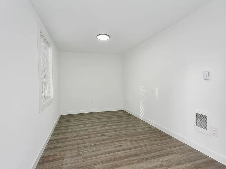4919 Waller Rd E — Photo 36
