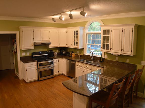3rd image of 1620 Strawberry Ln