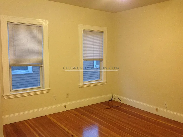 368 Crescent St — Photo 6