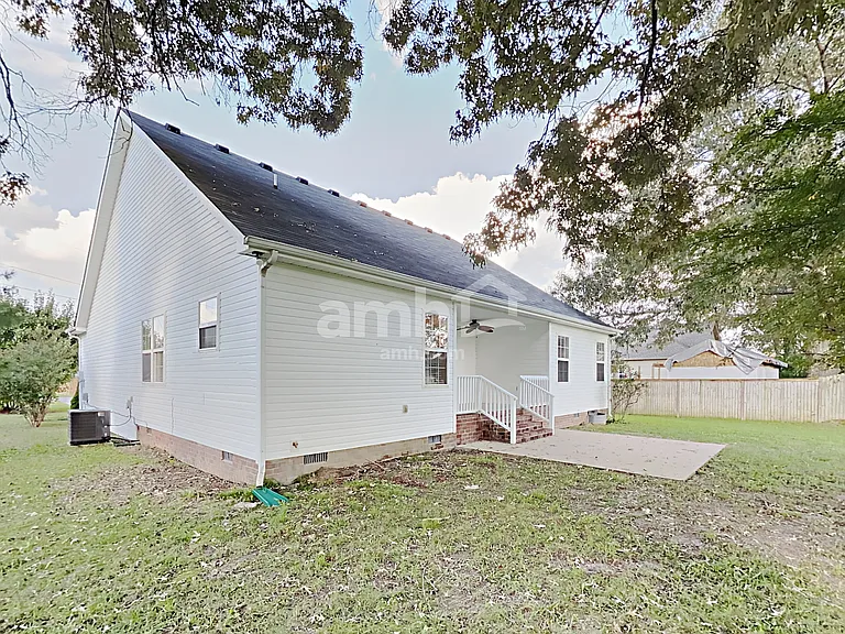 1105 Clay Ct — Photo 15