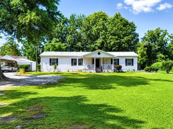 140 Crosby St, Surrency, GA 31563