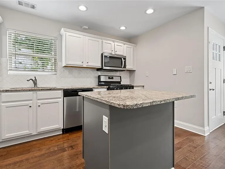 2952 Palm Dr — Photo 8