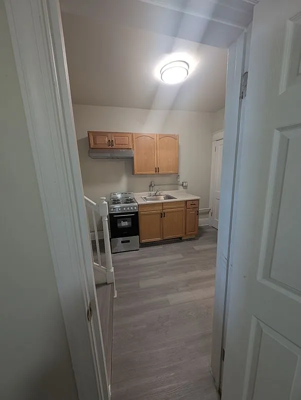 1 bed, 1.0 bath, 450 sqft, $1,600 — Photo 2