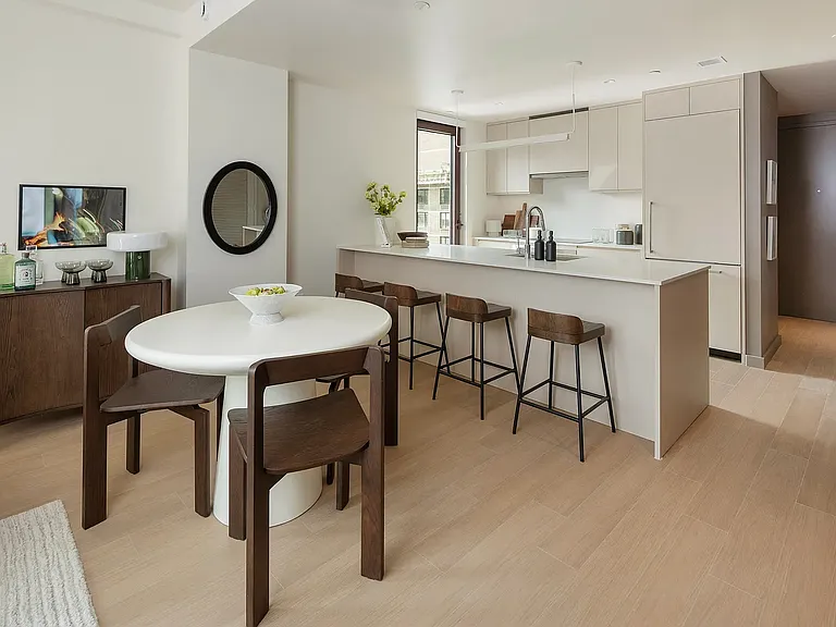 300 E 50th St #16K — Photo 2