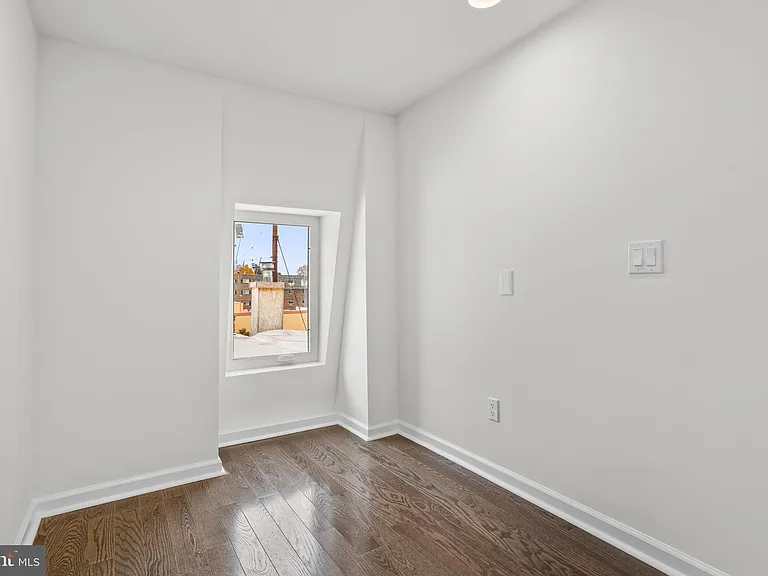 819 11th Ave #C — Photo 20