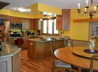 6089 Valewood Dr, Minnetonka, MN 55345