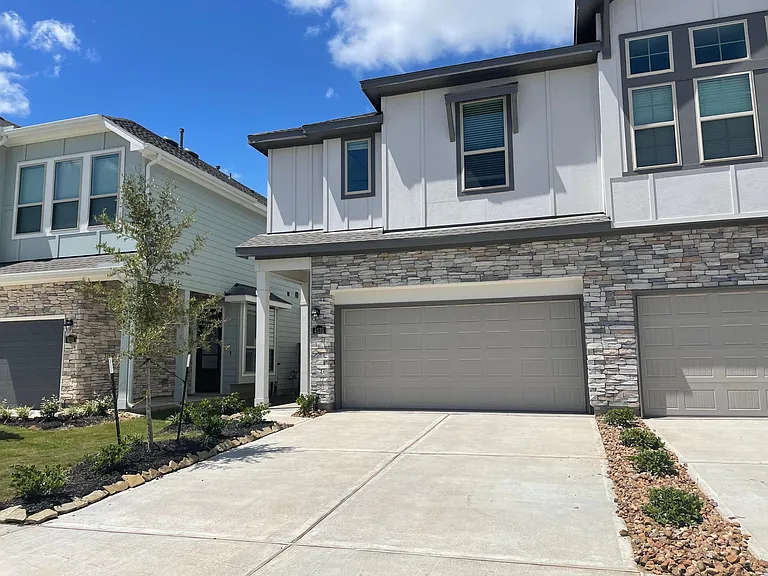 4135 Balboa Dr — Photo 1