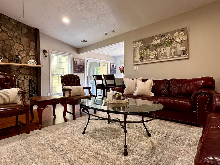 5814 Crooked Creek Rd — Photo 2