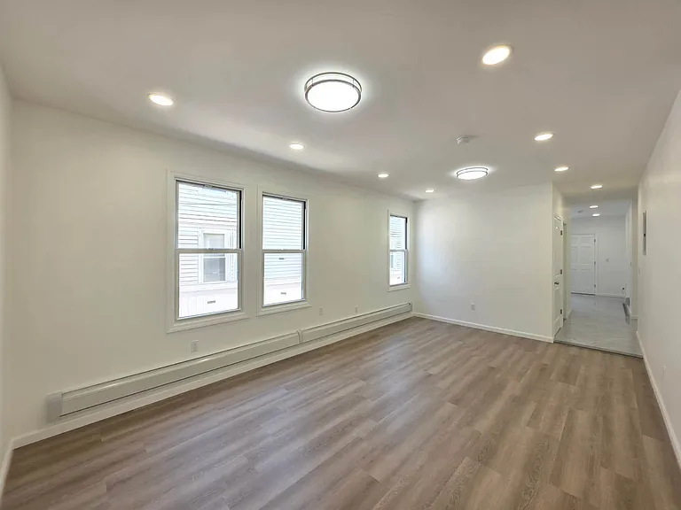 142 Fremont Ave #1 — Photo 8